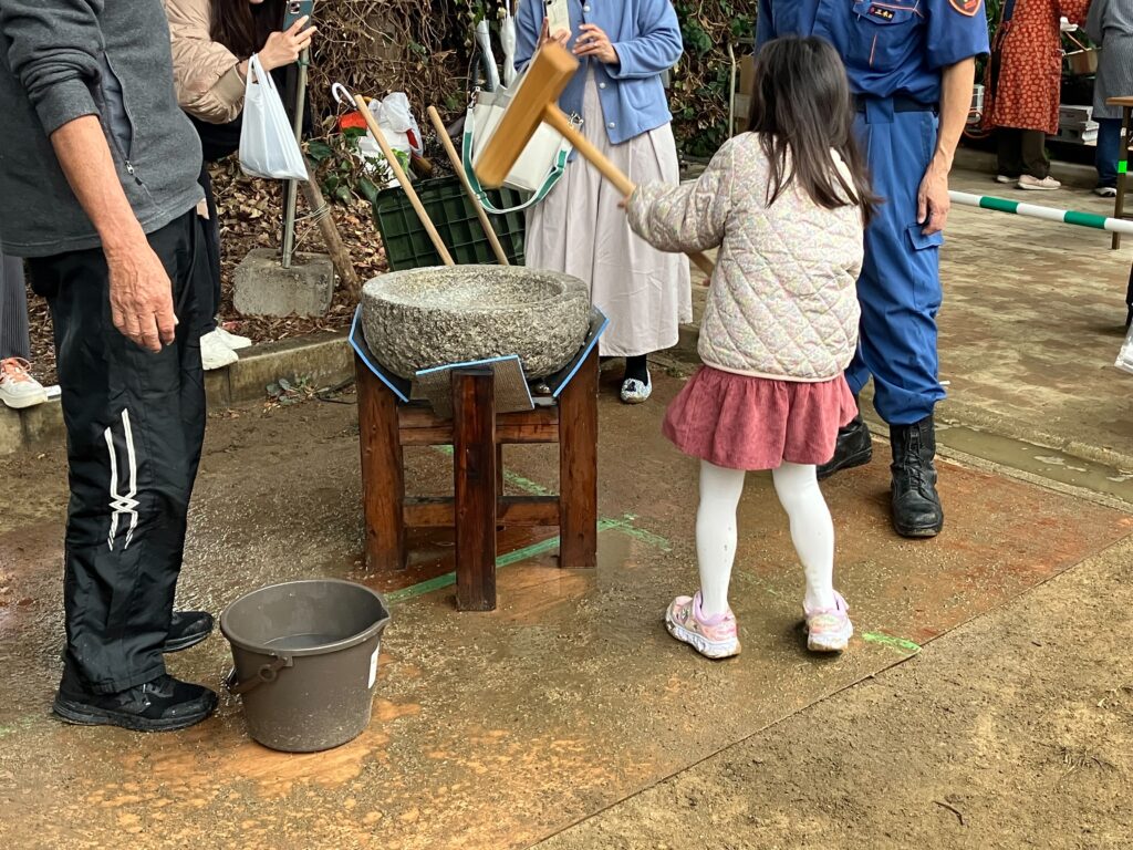 月見山連合自治会で開催された餅つき大会